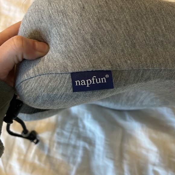 NAPFUN TRAVEL PILLOW - Picture 3 of 3